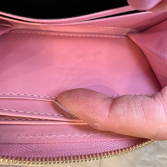 LIMITED EDITION Louis Vuitton Metallic Vernis Zippy - Picture 12 of 12